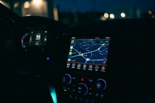 Jak správně pečovat o elektroniku v autě pro její dlouhou životnost